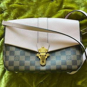 Louis Vuitton, cross body bag.